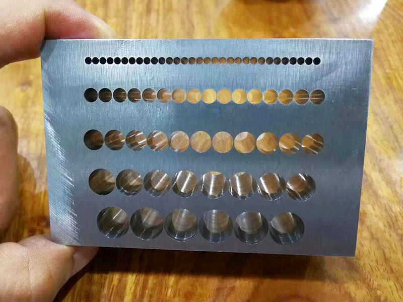 模具鉆深孔y軸坐標(biāo)有沒有負(fù)的？
