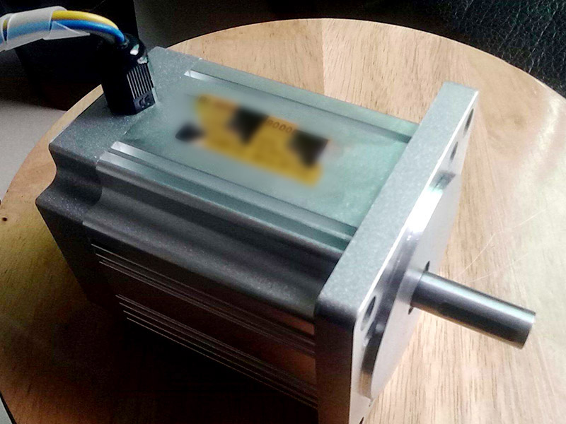 鉆孔機(jī)怎么啟動電機(jī)和變頻器?